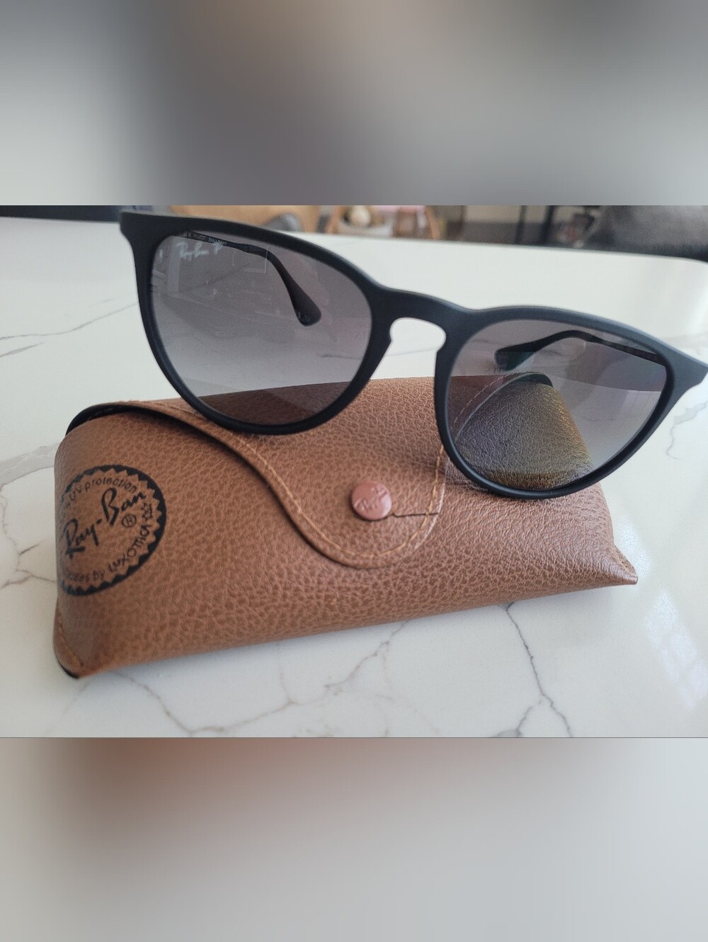 Ray-Ban Women's Matte Black Erika Sunglasses - Polarized Smoke Lenses - Picture 11 of 11